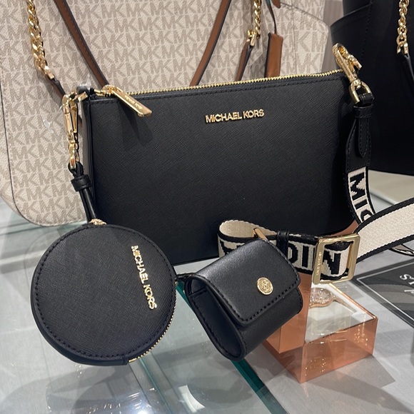 MICHAEL KORS
Jet Set Saffiano Leather Crossbody Bag with Case for Airpods Pro® - Picture 8 of 16